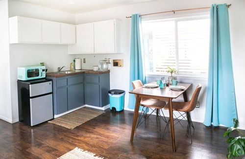 McMinnville Cottage | Mid-Century Cottage - Private Entry- Firepit - Outdoor Seating