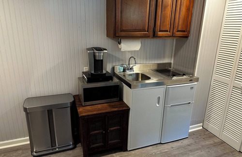 Staatsburg Apartment | Mid-Century DJ’s Dream