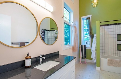 McDougall Cottage | Mid-Century Enchantment- 3 bedrooms, 2 bathrooms, and 1 half bath in Parry Sound, ON