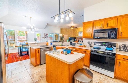 Elmo House | Mid-Century Gem by the Lake /5 Minutes to Rockwall Harbor