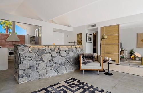Old Las Palmas Condo | Mid-Century Icon Steps to Downtown Palm Springs, 2 Bed/2 Bath plus Den