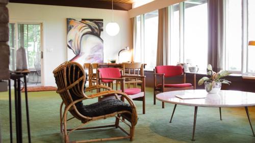 Plymouth House | Mid-Century Lakefront Haven Near Wayzata