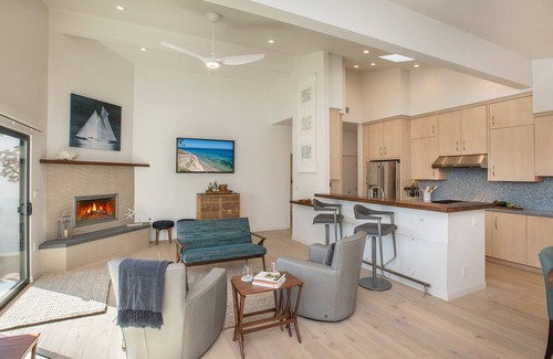 Alta Mesa House | Mid-Century Modern Meets Coastal Contemporary in This Stunning Mesa Home!