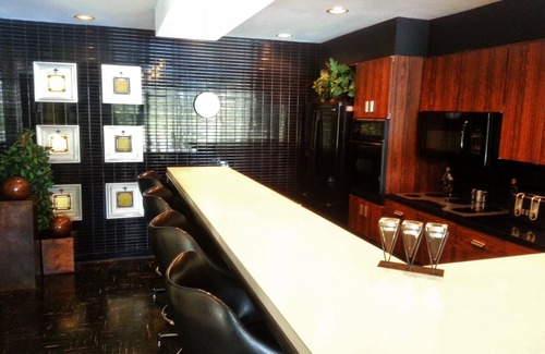 Union House | Mid Century Modern Home w/Private Pool & Lake on 50 Acres