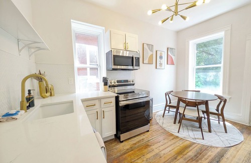 Shaw House | Mid-Century Shaw Home - Family & Pet Friendly, walkable to Tower Grove Park