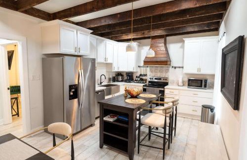 Tulane - Gravier Apartment | Mid City Magic 7