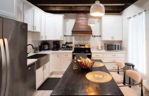 Tulane - Gravier Apartment | Mid City Magic 7