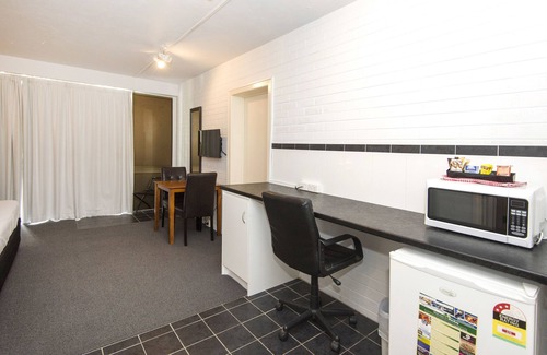 Mackay Hotel | Mid City Motor Inn