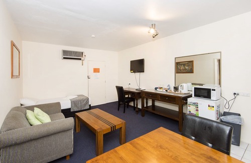 Mackay Hotel | Mid City Motor Inn