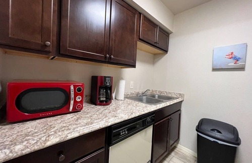 Mid City South Apartment | Mid-City One Bedroom Apartment with King Bed