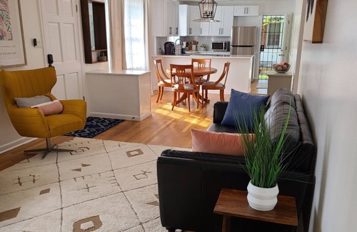 Live Oak House | Mid-term, open-floor home full of natural light. 10 min from the River District.