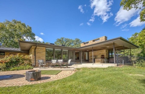Grafton House | Midcentury beauty with modern updates, gorgeous views