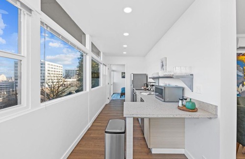 Cliff - Cannon Apartment | Midcentury Gem w Free Parking and Stunning DT Views