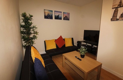 Chesterfield House | Middlecroft house is a mid terrace house near to the center of Staveley Chesterfiled