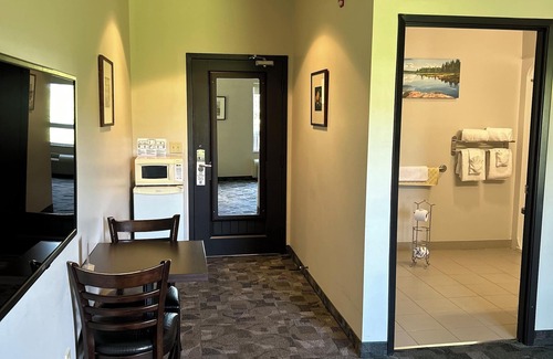 Midland Hotel | Midland Inn & Suites