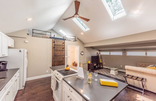 Alta Vista Apartment | Midtown Backyard Guest House Studio
