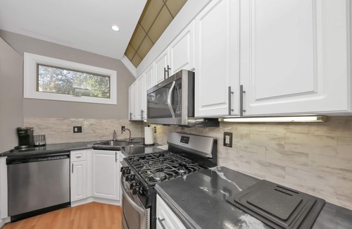 Midtown House | Midtown Townhome for Traveling Professionals