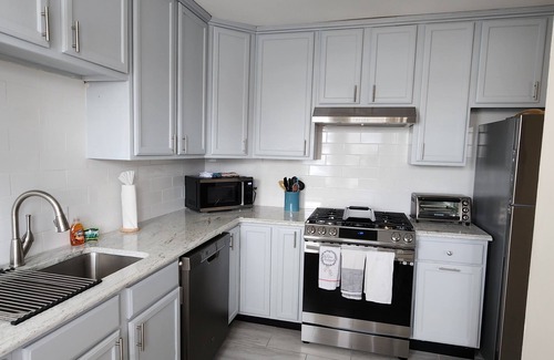Ventnor City House | Midweek Special Mon June 23rd to Sat June 28th $1675 plus feesnInquire!