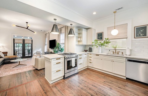 Plaza Midwood House | Midwood Hideaway - Hot Tub + FirePit + Peloton + Putting Green + DiscGolf