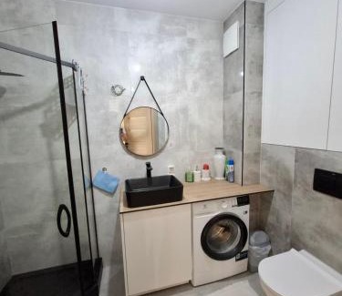 Gdansk Apartment | Mieszkanie 46m2 - 2 pokojowe z ogródkiem , WIFI , Bezpłatny parking nr 126, Szybkie połączenie z lotniskiem, autobus 120