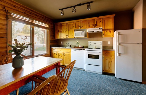Pocahontas Cabin | Miette Mountain Cabins