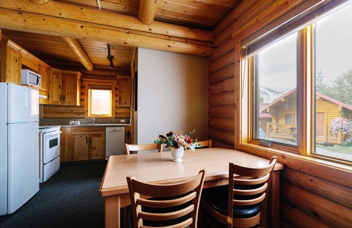 Pocahontas Cabin | Miette Mountain Cabins