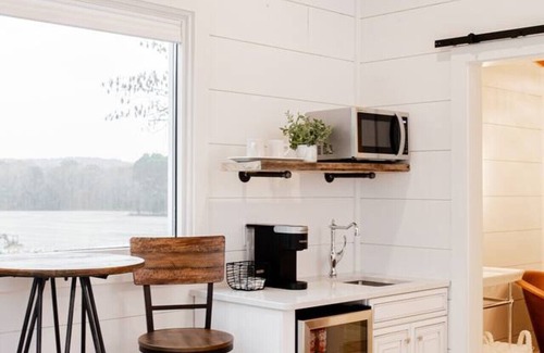 Lake Forest Estates House | Miette Suite at Baetje Farms