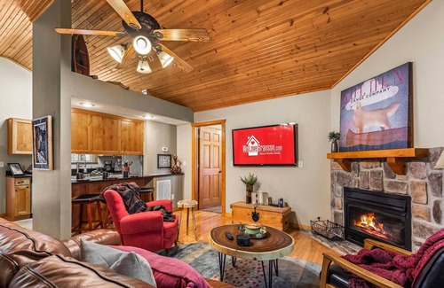 Reeds Spring Cabin | "Mighty Oaks" Stonebridge Lodge - Extra twin, end of the road and close to SDC - Lodge #80