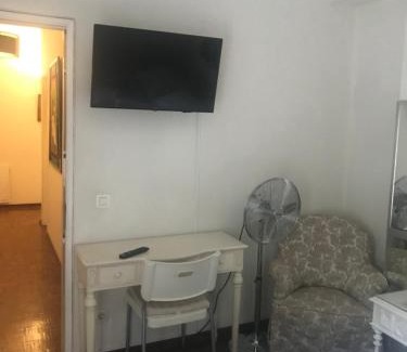 Santo Antonio dos Olivais House | Miguel Torga Room
