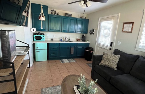 La Veta Cottage | Mil Suite-1-bedroom cottage with surrounding mountain views