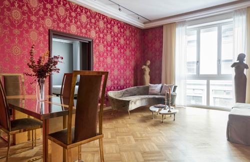 San Babila Apartment | Milano Duomo Elegance Home - next to Duomo, shopping district, 5 guests