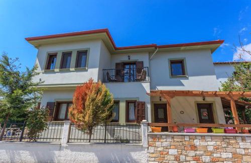 Kali Vrysi Apartment | Milina's Cozy Riverside Apartments