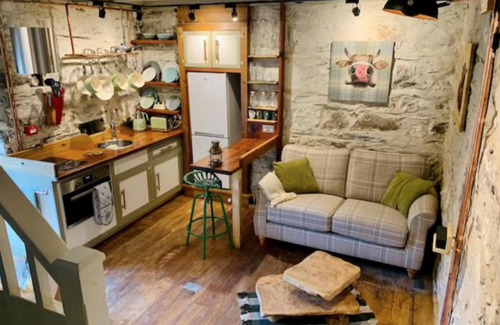 Wolf's Castle House | Mill End - Watermill Cottage Set in 30 acres