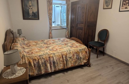 Carla-de-Roquefort Bed & Breakfast | Mill gîte with dining area over the water