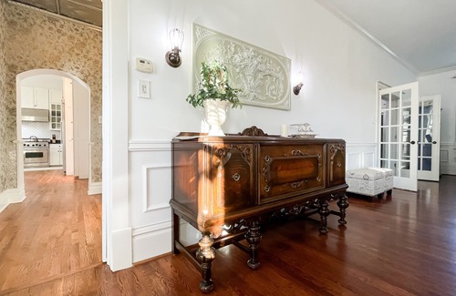 Washington House | Mill Haus - Heated Swimming Pool, Hot Tub, Dog Friendly, Downtown