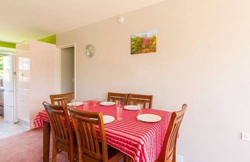 Wanaka Cottage | Mill House - Wanaka Holiday Home