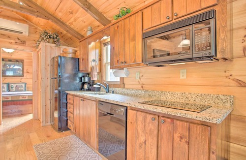 Mill Spring Cabin | Mill Spring Cabin Near Parker-Binns Winery!