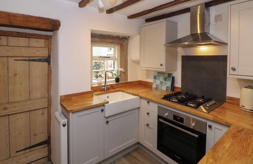 Cromford House | MILL WORKERS COTTAGE, family friendly, with open fire in Cromford
