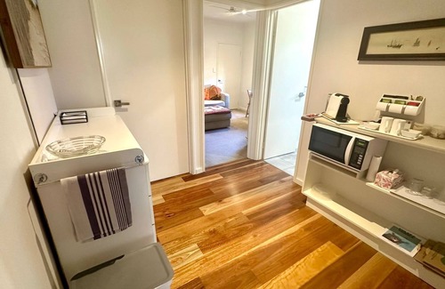 West Busselton House | Millie's Apartment - Prime Location - Steps from Town, Beach, and Jetty!