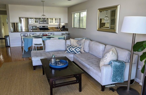 La Jolla Mesa House | Million Dollar Views, 900 ft of Decking with Fire Table, Walk to Beach/Shops