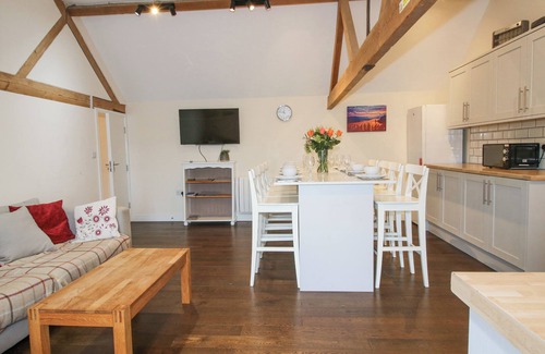 Halfway House Cottage | MILLSTONE COTTAGES - BREIDDEN VIEW, with hot tub in Westbury