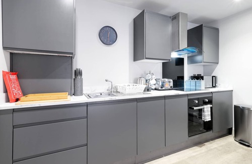 Yardley Gobion Apartment | Milton Keynes Infra Mews Apt 03 + Parking by 360Midlands - Serviced Apartment