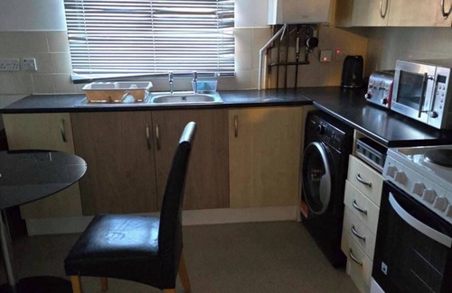 Bletchley House | Milton Keynes - Sleeps 6 - Free Parking