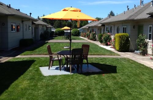 Oak Grove Hotel | Milwaukie Inn Portland South