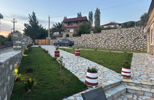 Berat House | Mimani Stone House Roshnik