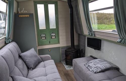 Tring Boat Rental | Mini Escape - 2 Berth Narrowboat on the Grand Union, Hertfordshire