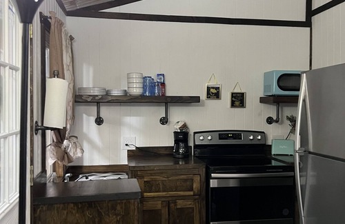 Wichita Falls Cabin | Mini home by Kataluma Nightly Rentals