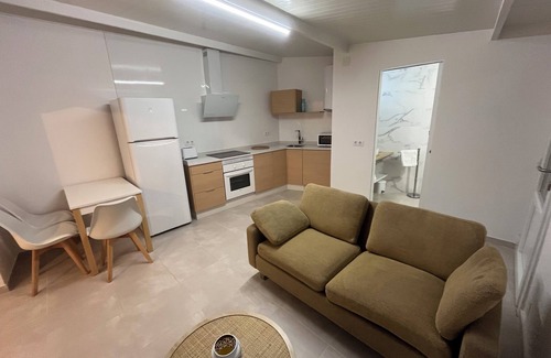 Alcabre Apartment | Mini-house with garden