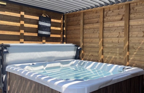 Urimenil Apartment | Mini Love Rome with private Jacuzzi and private terrace, romantic and natural.