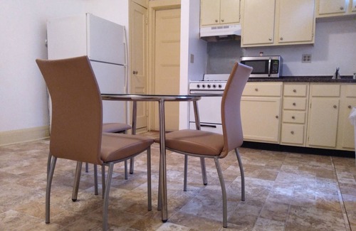 Plainfield Apartment | MINI MANSION WHOLE LEFT WING, TWO BEDROOM APARTMENT AVAILABLE AT A (LOW RATE)